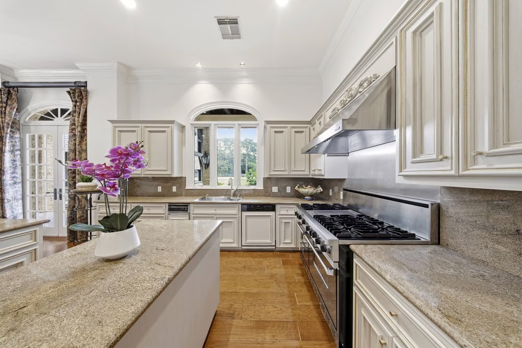 Photo 6 of 728 Crestbend Drive, Houston, TX
