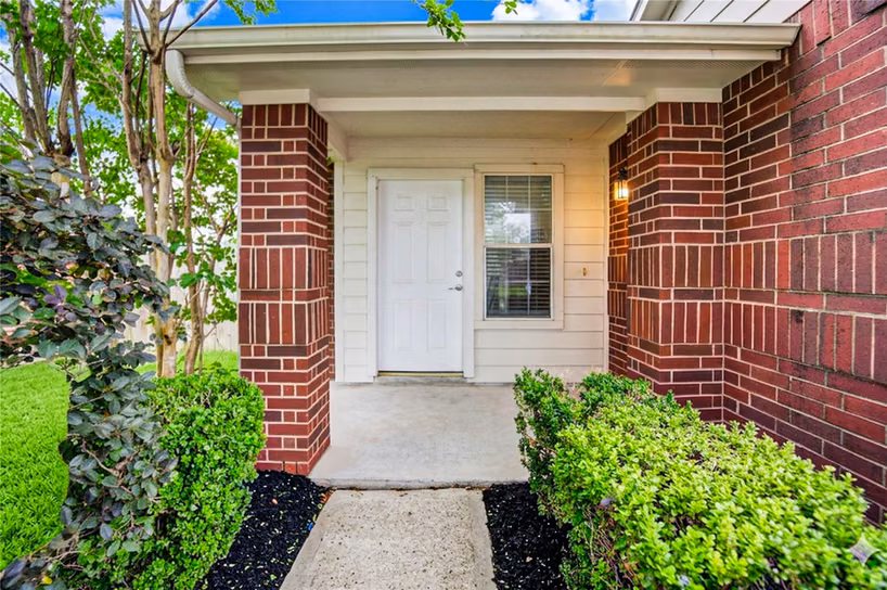 Photo 3 of 9926 Myrtle Field Lane, Houston, TX