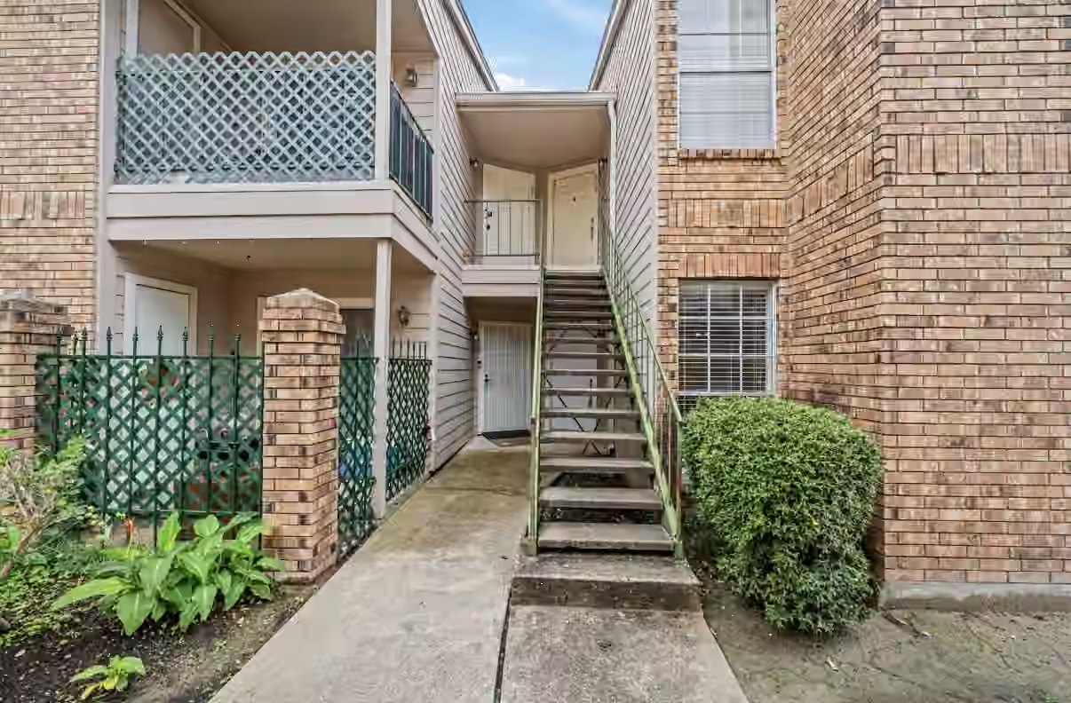 Photo 6 of 3770 Lovers Wood Lane 807, Houston, TX