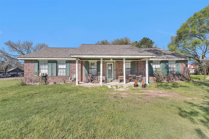 Photo of 10408 Glennswood Drive, Navasota, TX 77868