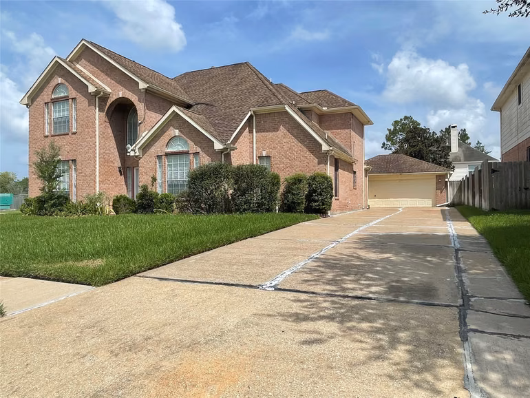 Photo 3 of 2103 Five Iron Drive, Houston, TX