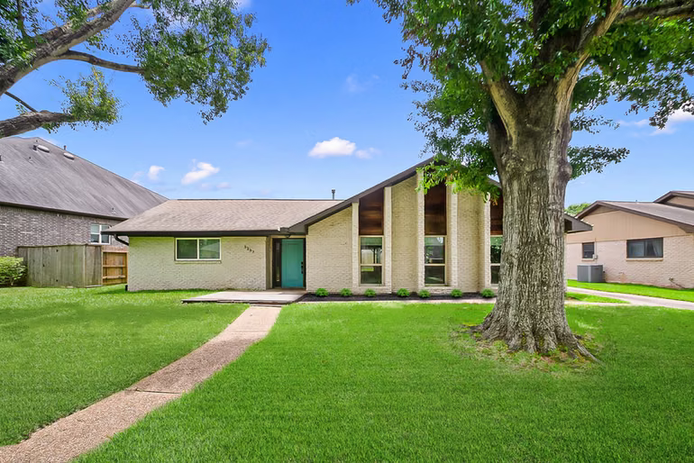 Photo 3 of 5207 Wigton Drive, Houston, TX