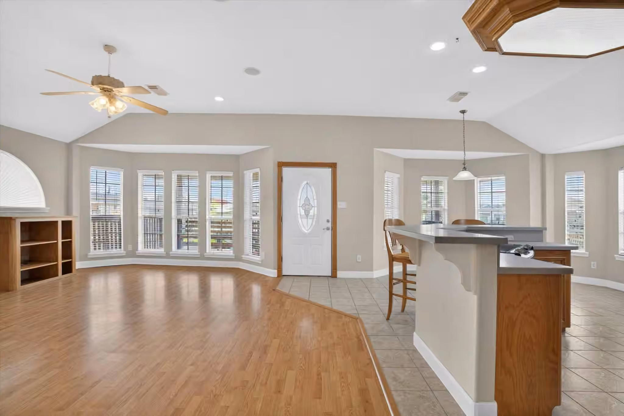 Photo 6 of 514 Pompano Street, Bayou Vista, TX