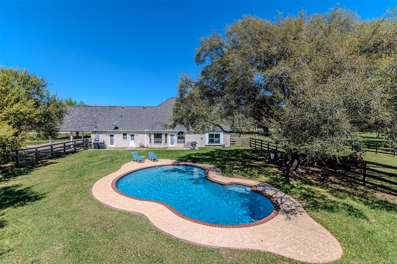 Photo 2 of 17631 Huffmeister Road, Cypress, TX
