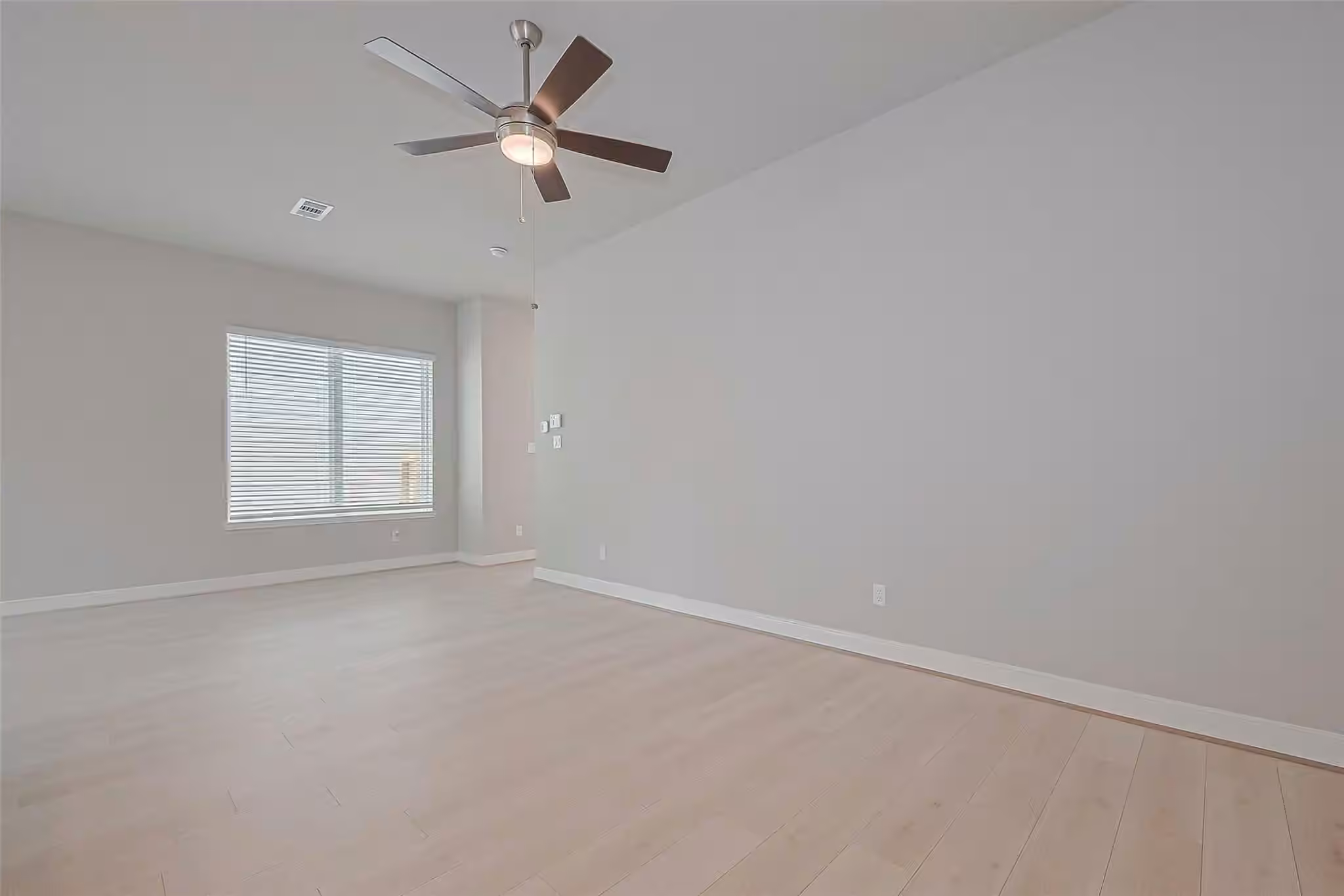Photo 7 of 8925 Grovner Place, Houston, TX