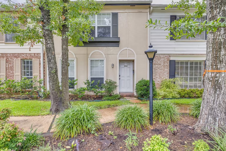 Photo 2 of 9706 Westview Drive 3, Houston, TX