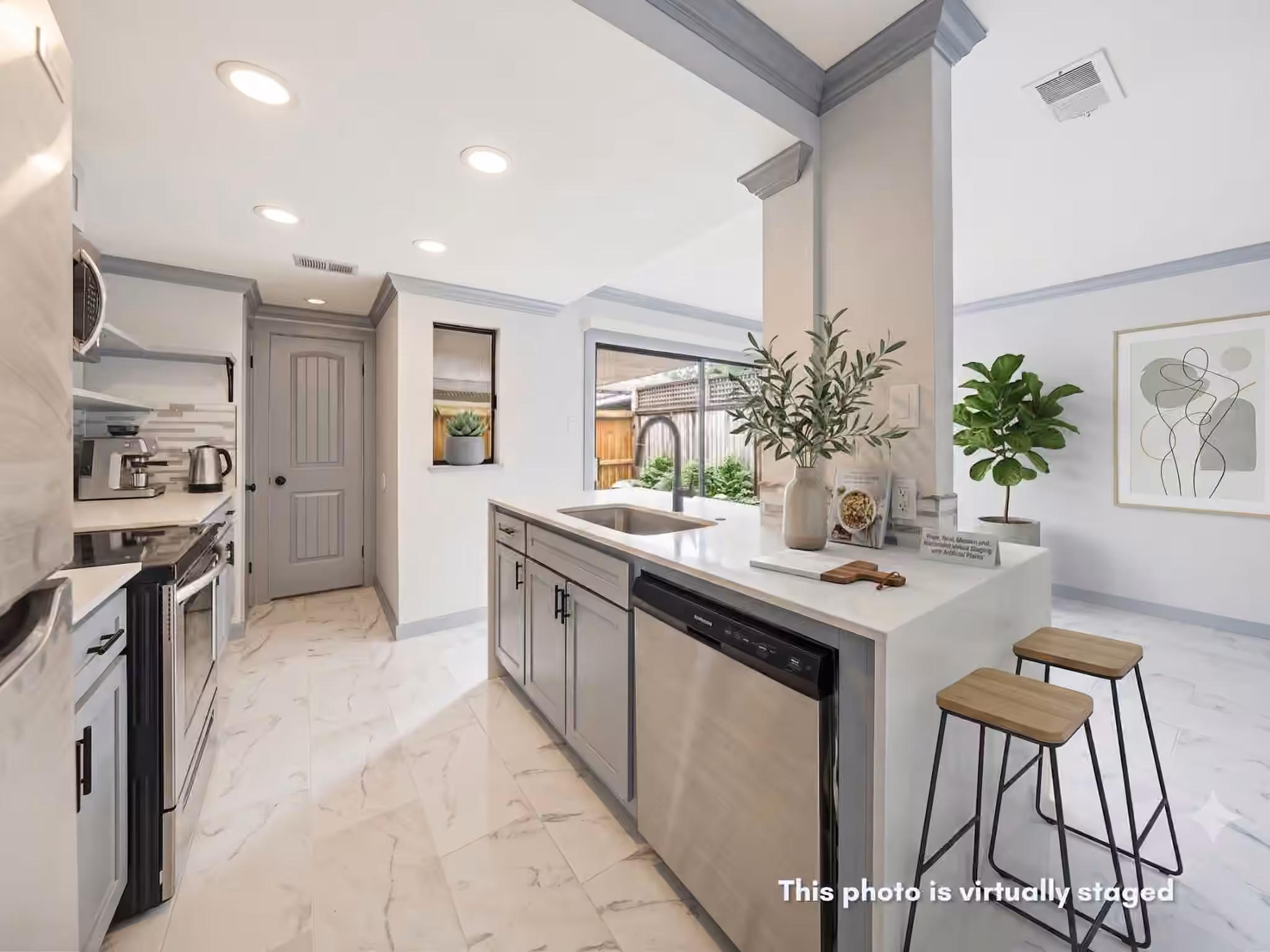 Photo 5 of 9706 Westview Drive 3, Houston, TX