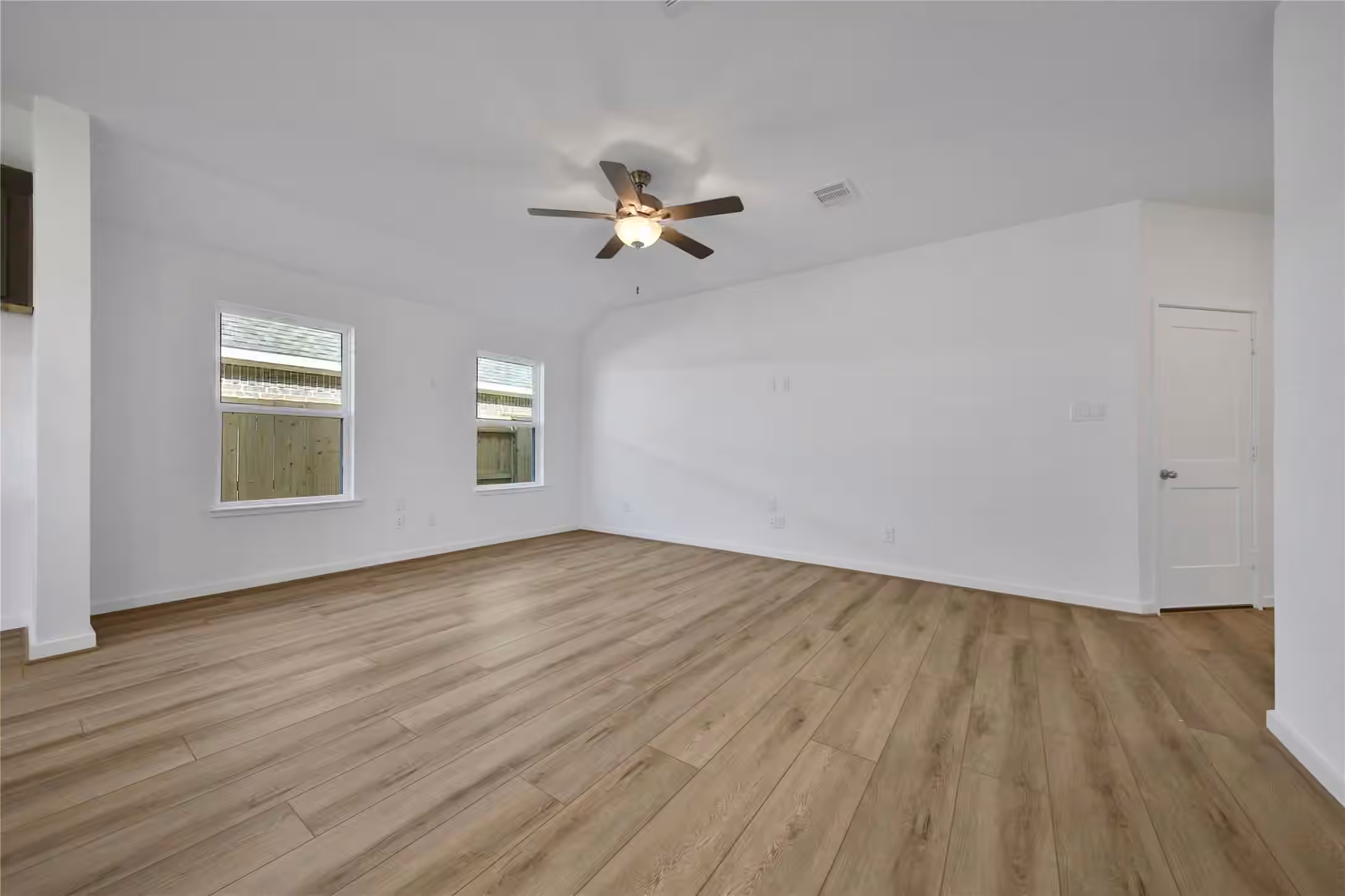 Photo 5 of 1828 Rory Christine Drive, Rosharon, TX