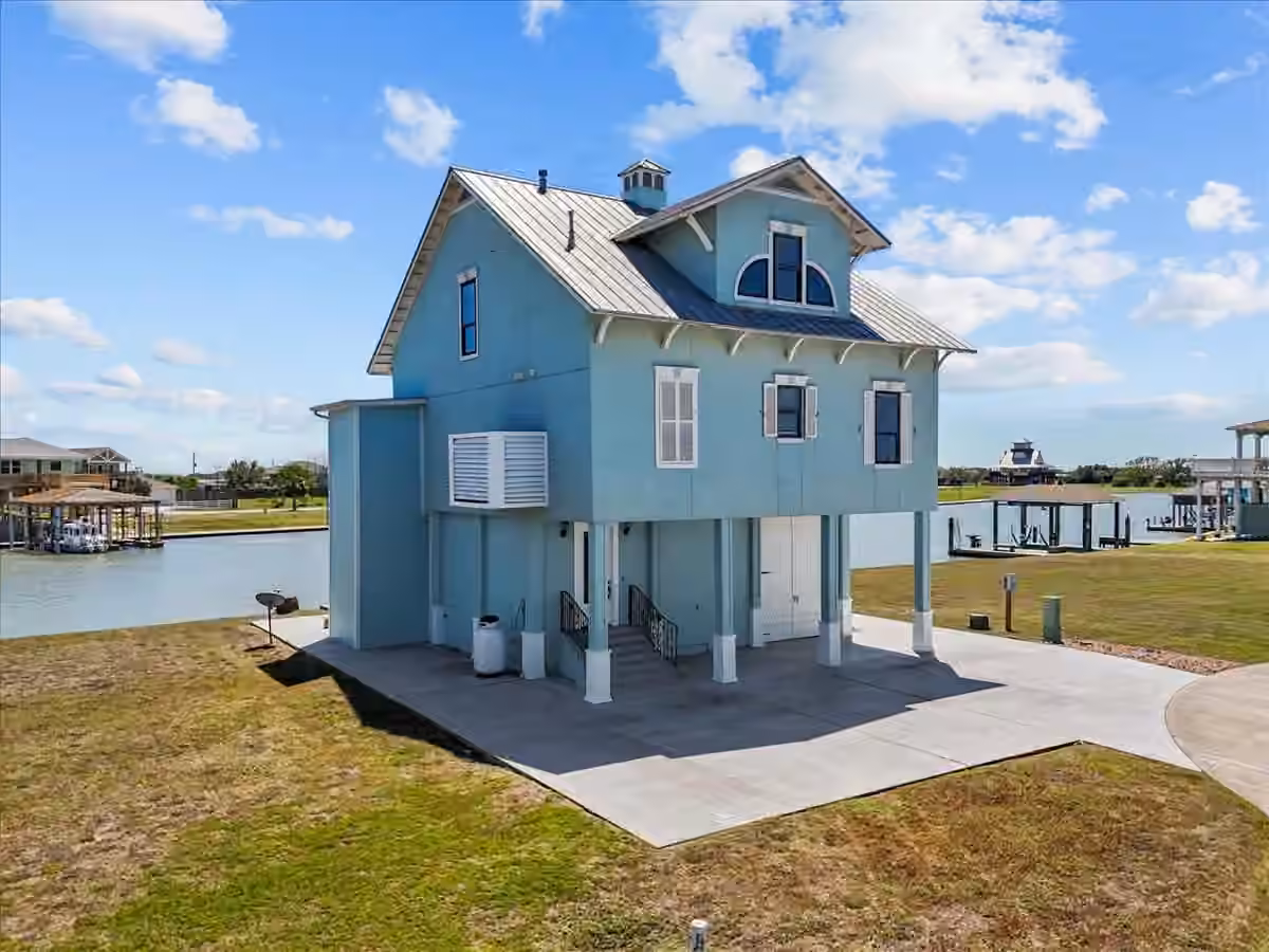 Photo 2 of 2000 Laguna Harbor Cove Boulevard, Port Bolivar, TX