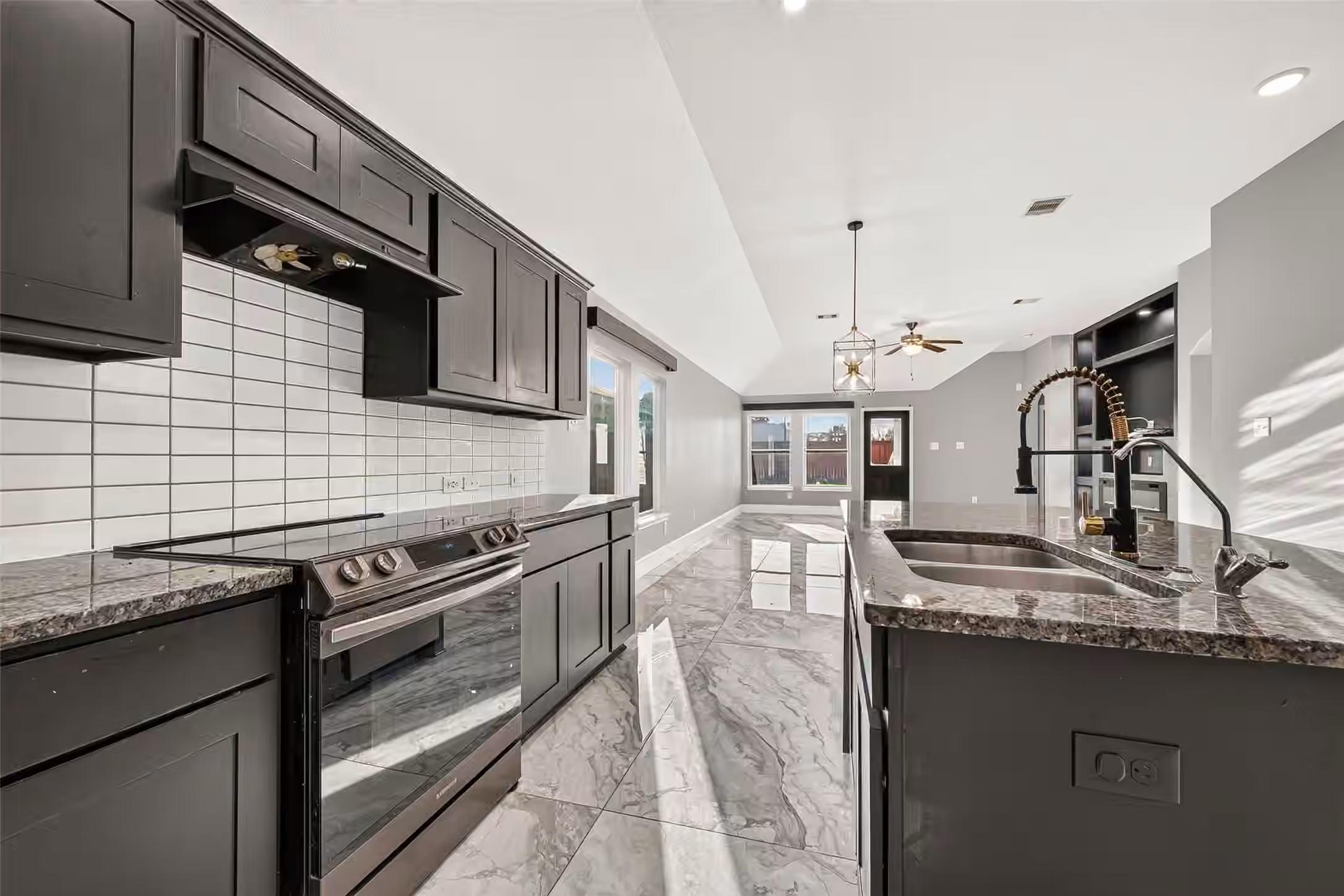 Photo 6 of 12611 Providence Cove Court, Houston, TX