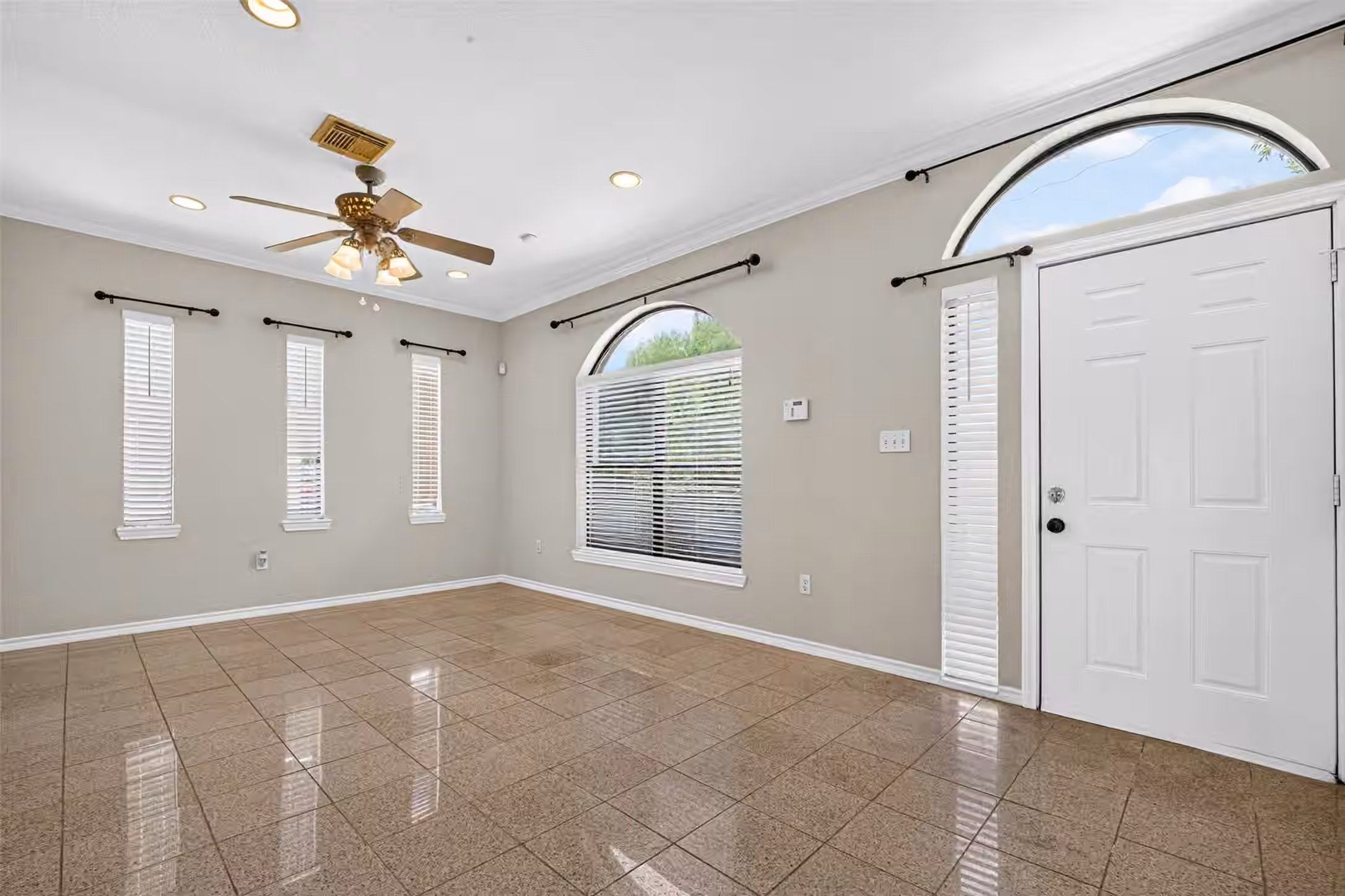 Photo 5 of 512 Bertloma Street, Pasadena, TX