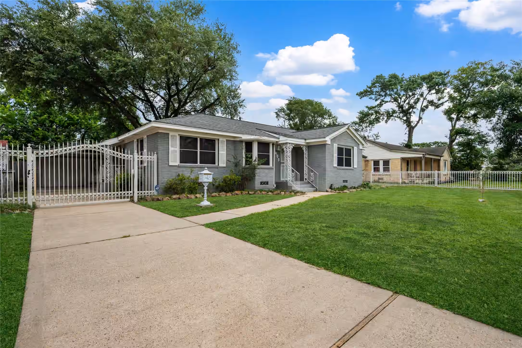 Photo 2 of 409 Eleanor Street, Houston, TX