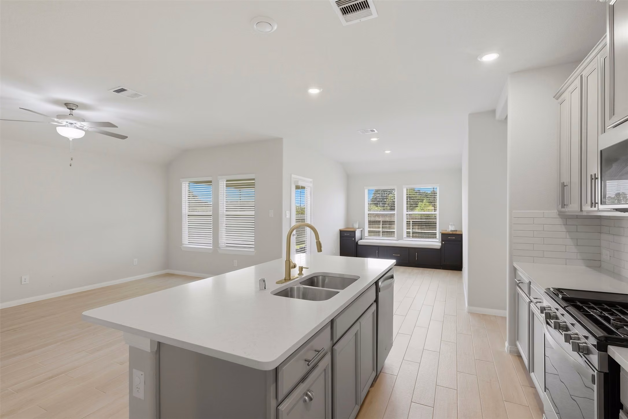 Photo 6 of 2304 W Winding Pines Drive, Tomball, TX