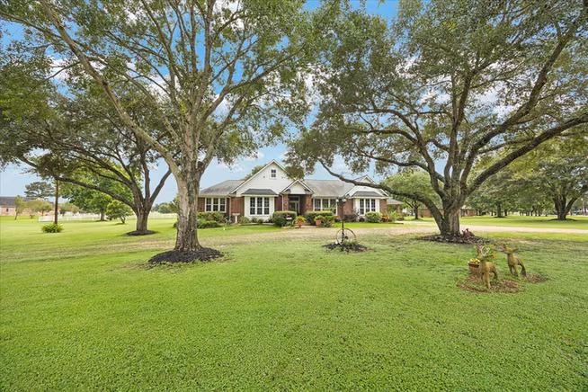 Photo 2 of 428 Briar Creek Lane, Sealy, TX