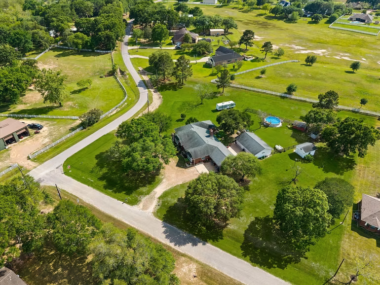 Photo 3 of 428 Briar Creek Lane, Sealy, TX