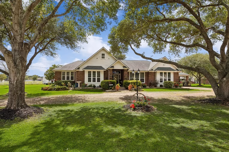 Photo 4 of 428 Briar Creek Lane, Sealy, TX