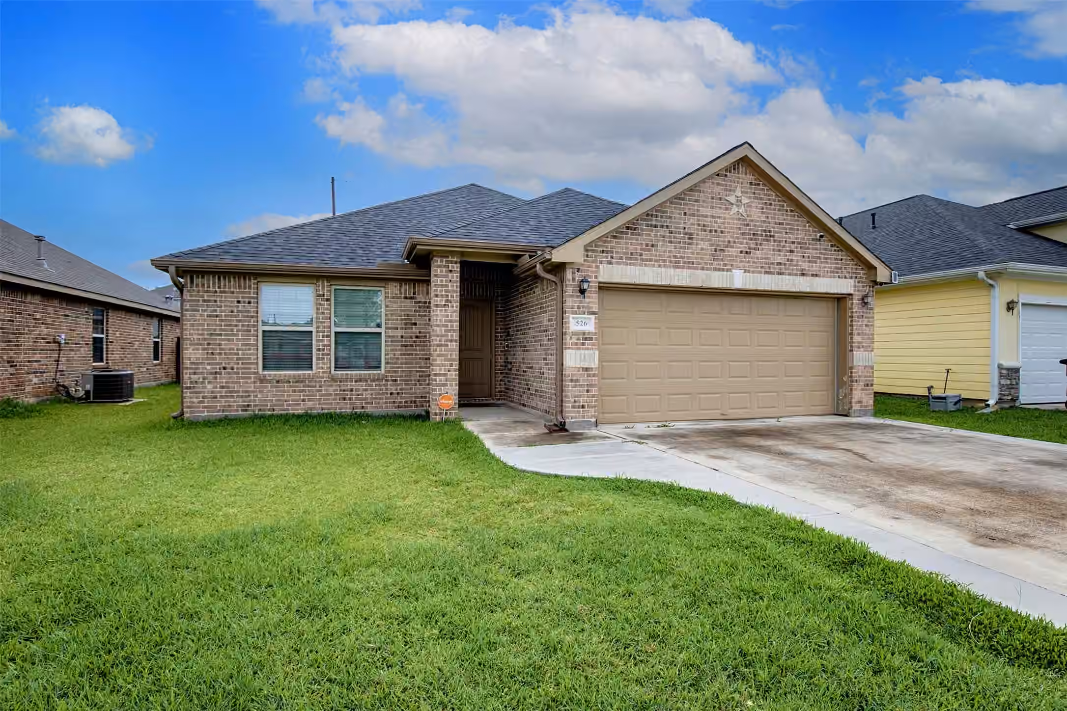 Photo 2 of 526 N 2nd Street, La Porte, TX