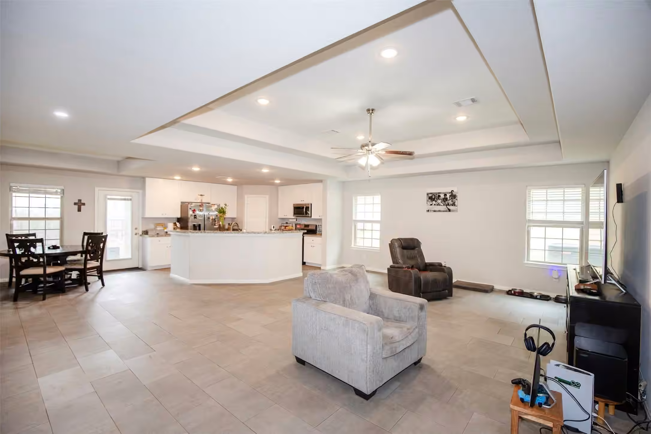 Photo 5 of 526 N 2nd Street, La Porte, TX