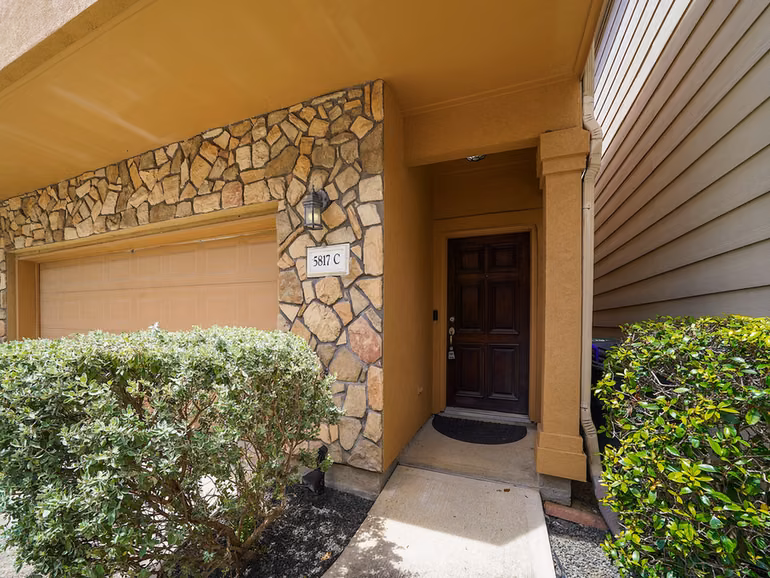 Photo 2 of 5817 Washington Avenue C, Houston, TX