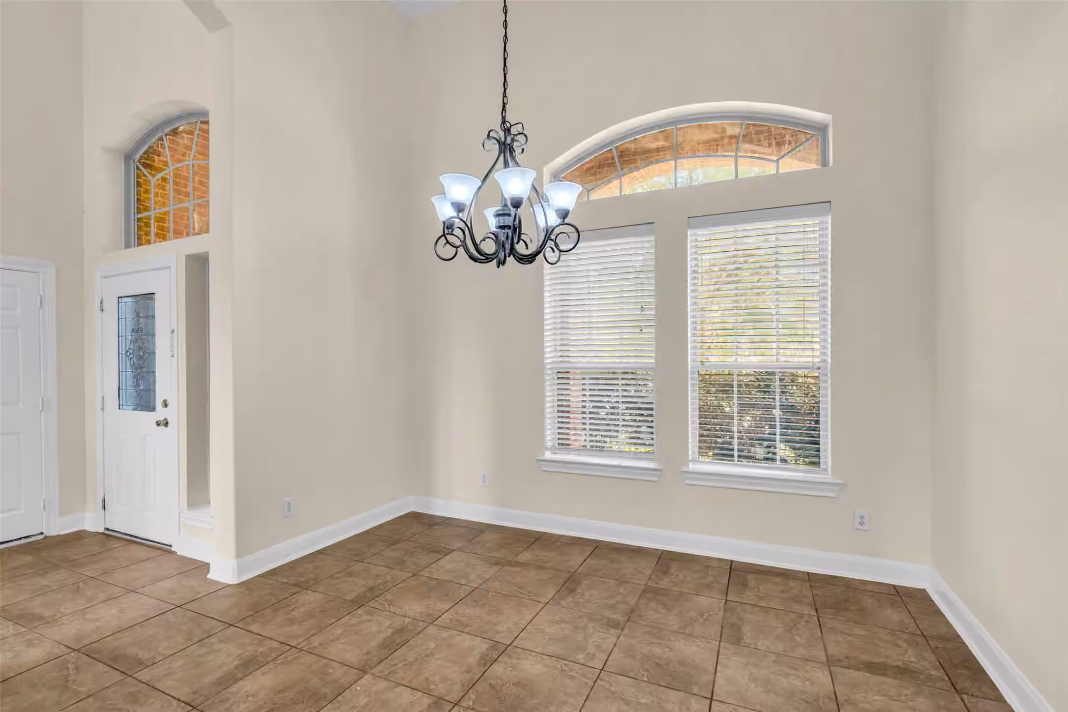 Photo 3 of 9907 Heritage Waters Court, Humble, TX