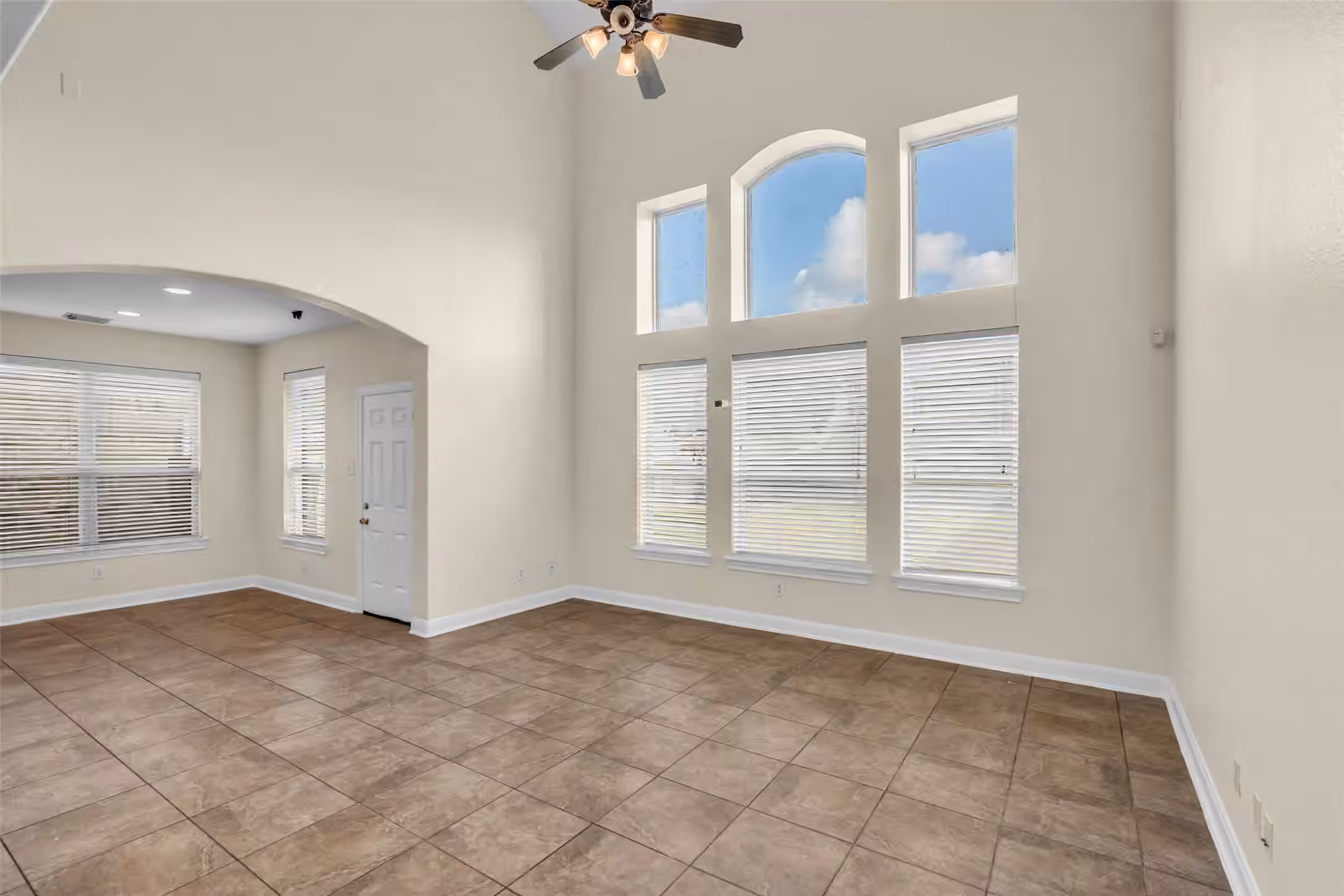 Photo 7 of 9907 Heritage Waters Court, Humble, TX