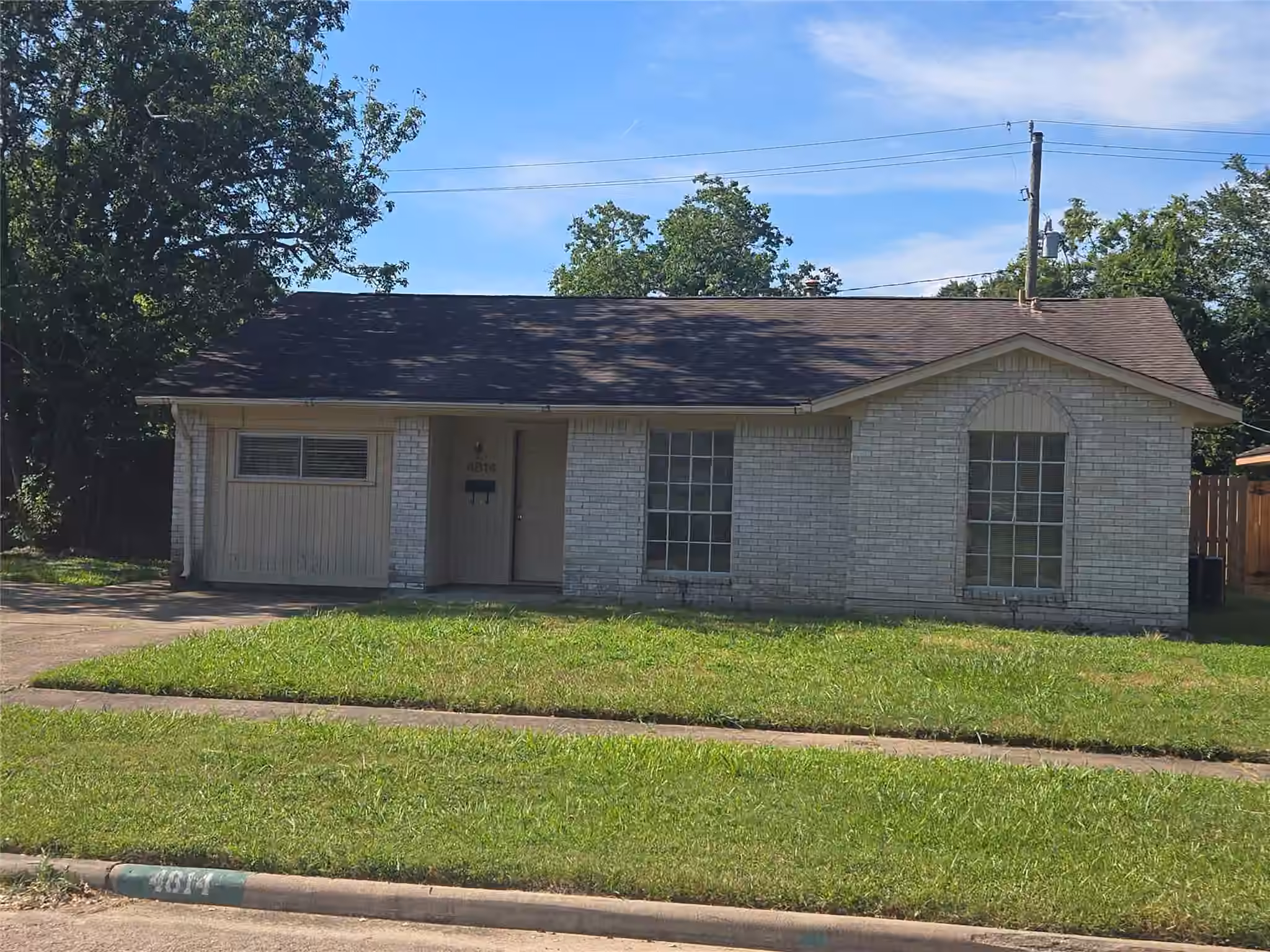 Photo 2 of 4814 Tidewater Drive, Houston, TX