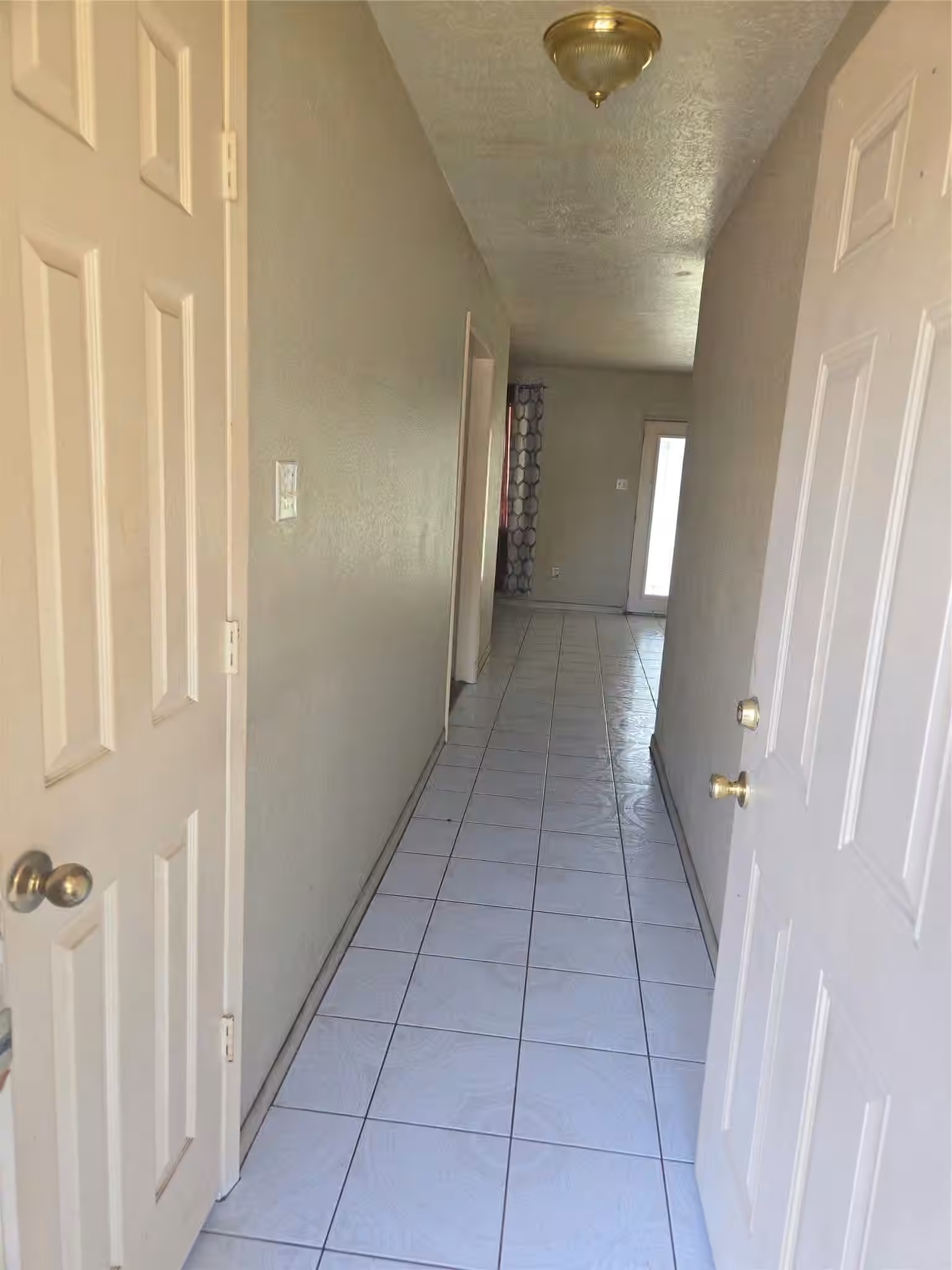 Photo 4 of 4814 Tidewater Drive, Houston, TX