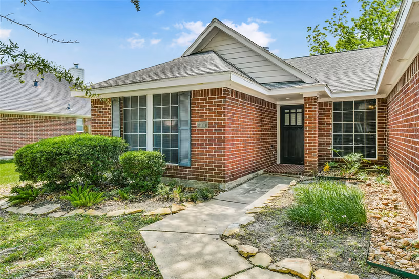 Photo 2 of 2910 Queen Victoria Street, Pearland, TX