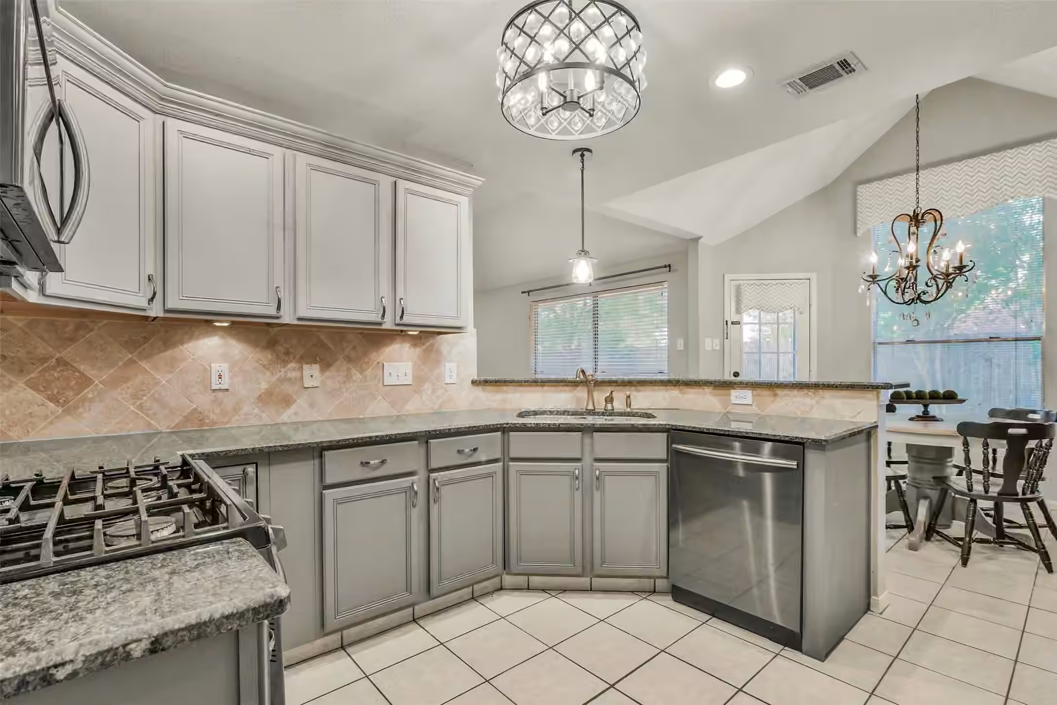 Photo 5 of 2910 Queen Victoria Street, Pearland, TX
