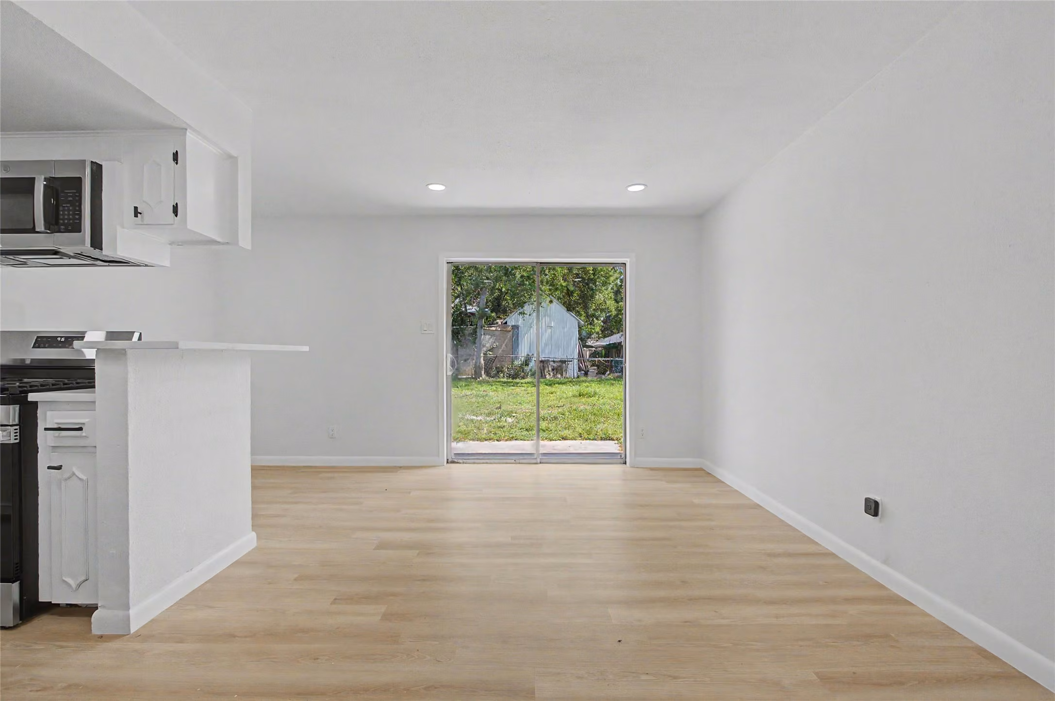 Photo 5 of 1938 Barnsley Lane, Houston, TX