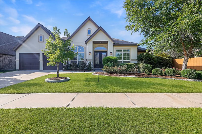 Photo 2 of 3920 Pinecrest Peak Drive, Spring, TX