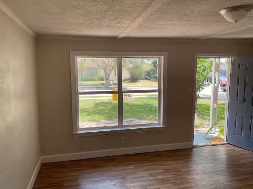 Photo 3 of 815 W 12th Street, Freeport, TX
