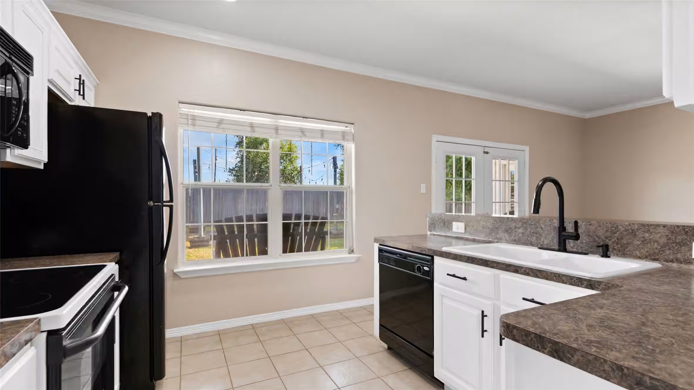 Photo 5 of 13318 Colton Lane, Santa Fe, TX