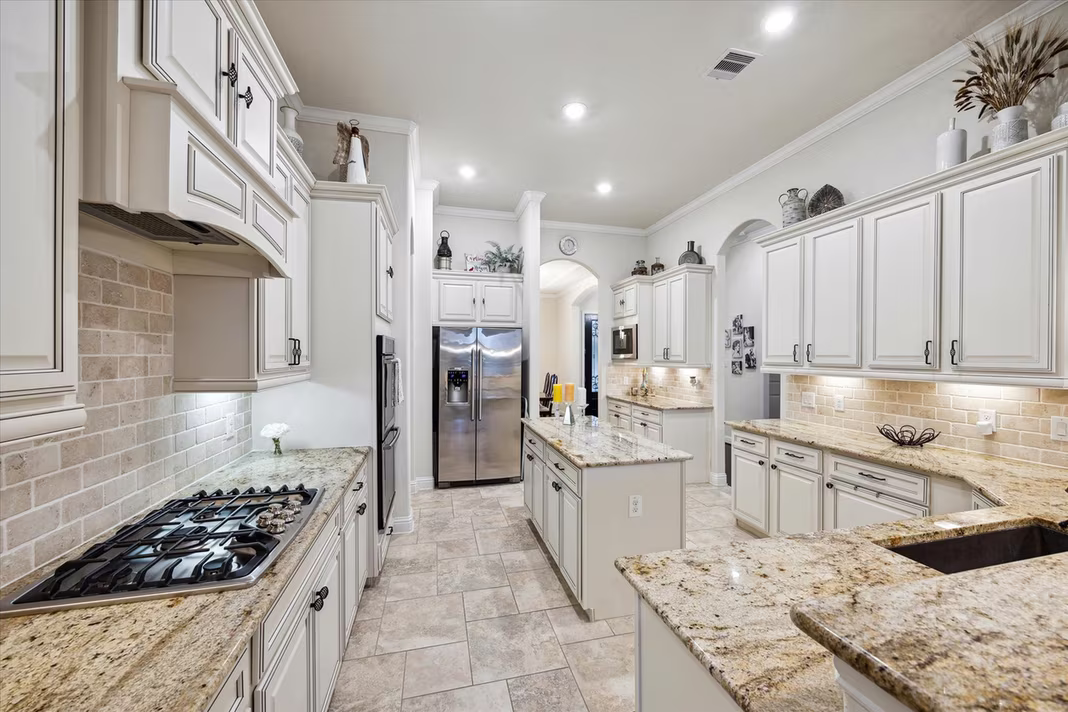 Photo 3 of 6615 Cottonwood Crest Lane, Katy, TX