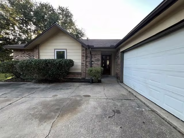 Photo 3 of 6619 Foxfern Street, Houston, TX