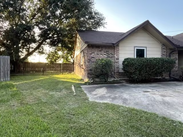 Photo 5 of 6619 Foxfern Street, Houston, TX