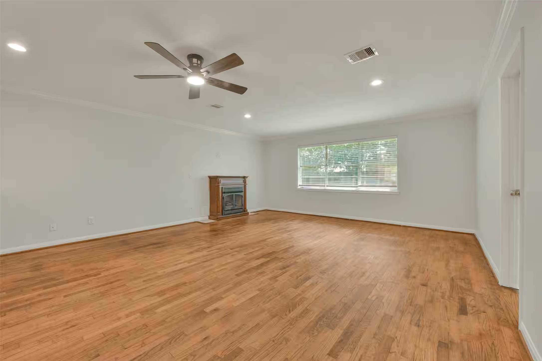 Photo 6 of 4725 9th Street A, Bacliff, TX