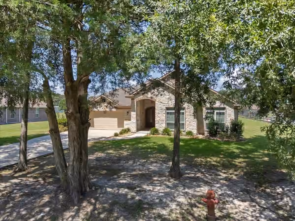 Photo 3 of 607 Oak Street, Anahuac, TX