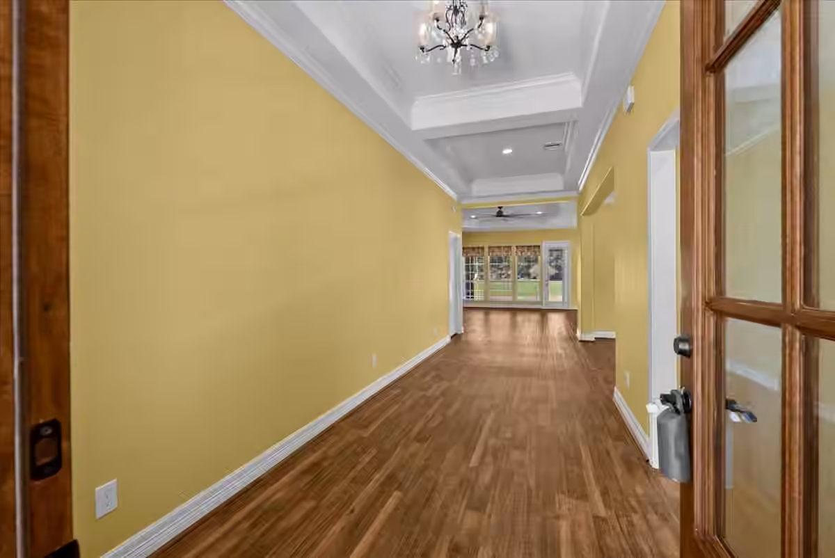 Photo 5 of 607 Oak Street, Anahuac, TX