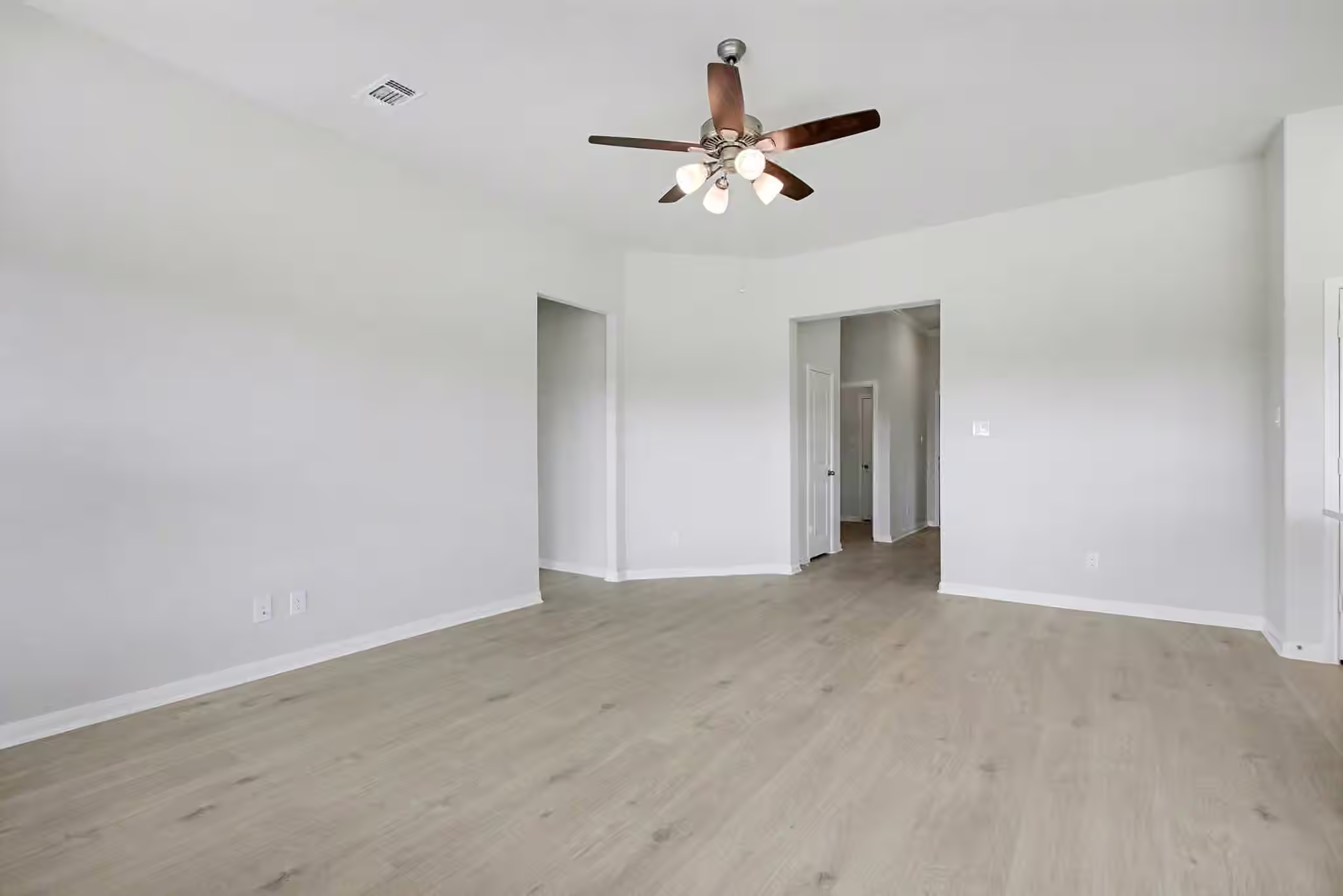Photo 5 of 2000 Twin Lakes Boulevard, West Columbia, TX