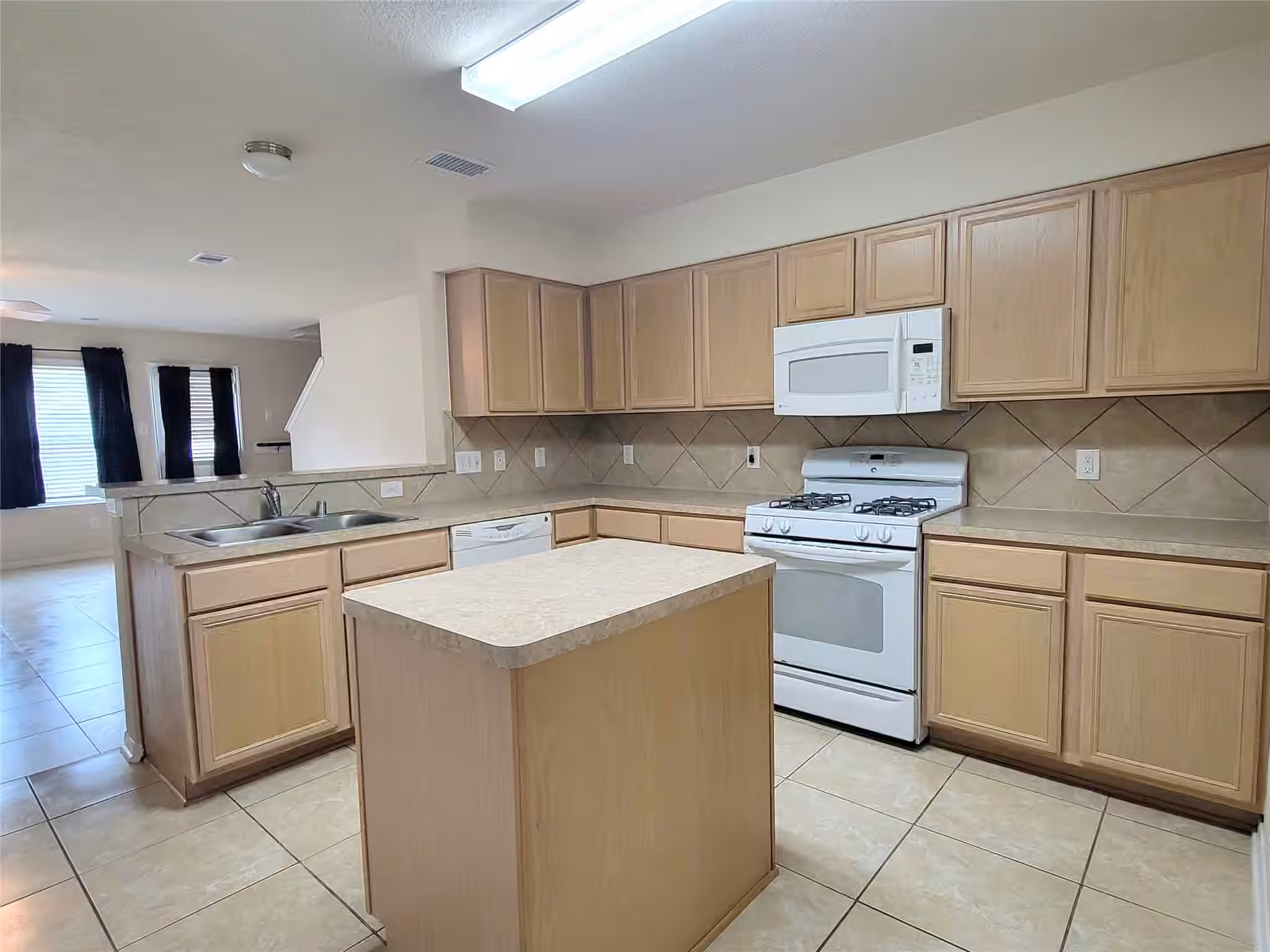 Photo 7 of 5007 Fair Oak Dale Lane, Humble, TX