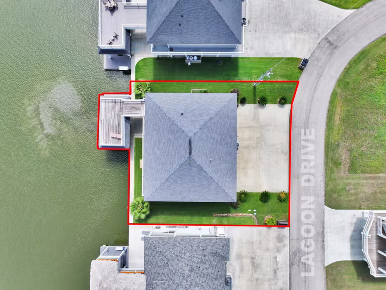 Photo 3 of 1295 Lagoon Drive, Crystal Beach, TX
