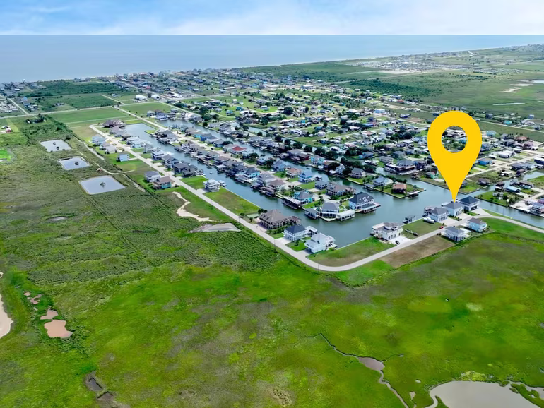 Photo 4 of 1295 Lagoon Drive, Crystal Beach, TX