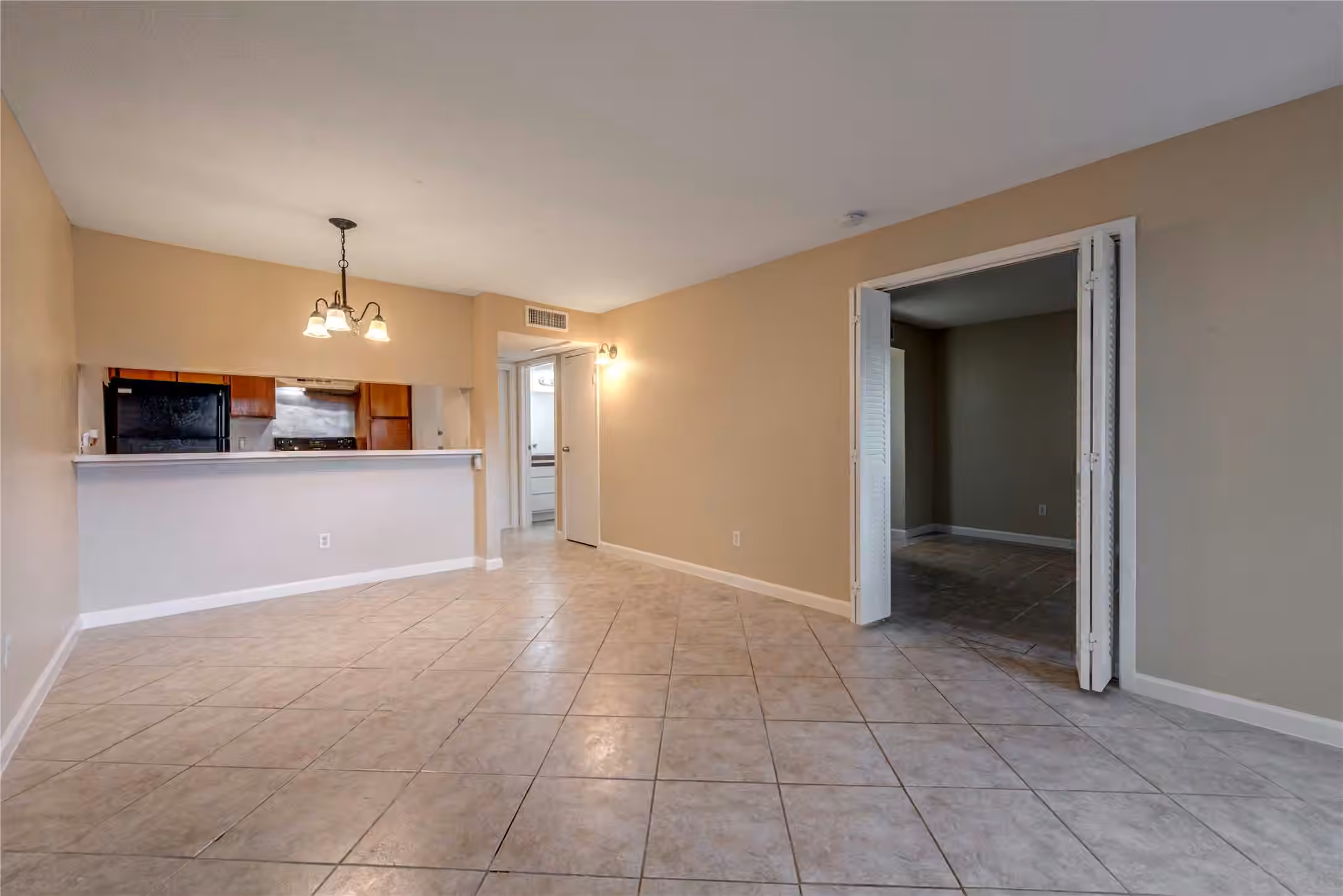 Photo 2 of 3005 Walnut Bend Lane 12, Houston, TX