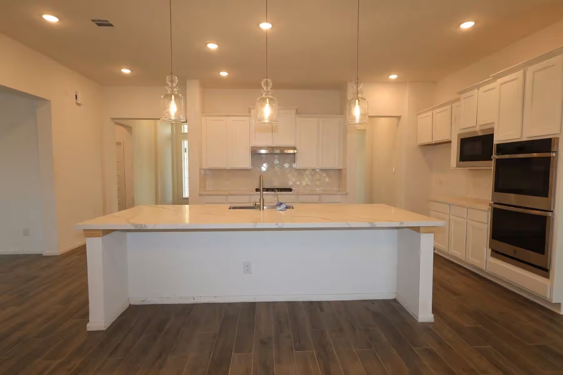 Photo 5 of 5033 Bluebell Way, Waller, TX