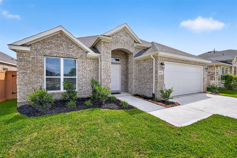 Photo 2 of 1108 Silver Maple Street, Magnolia, TX