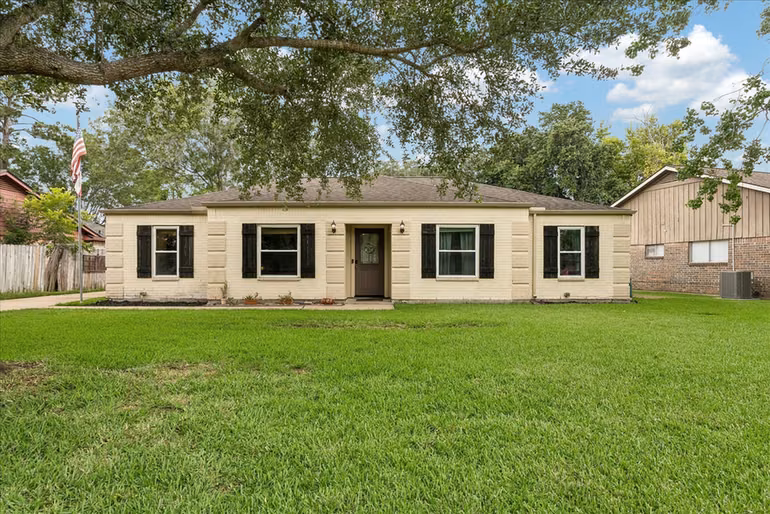 Photo of 15811 Wandering Trail, Friendswood, TX 77546