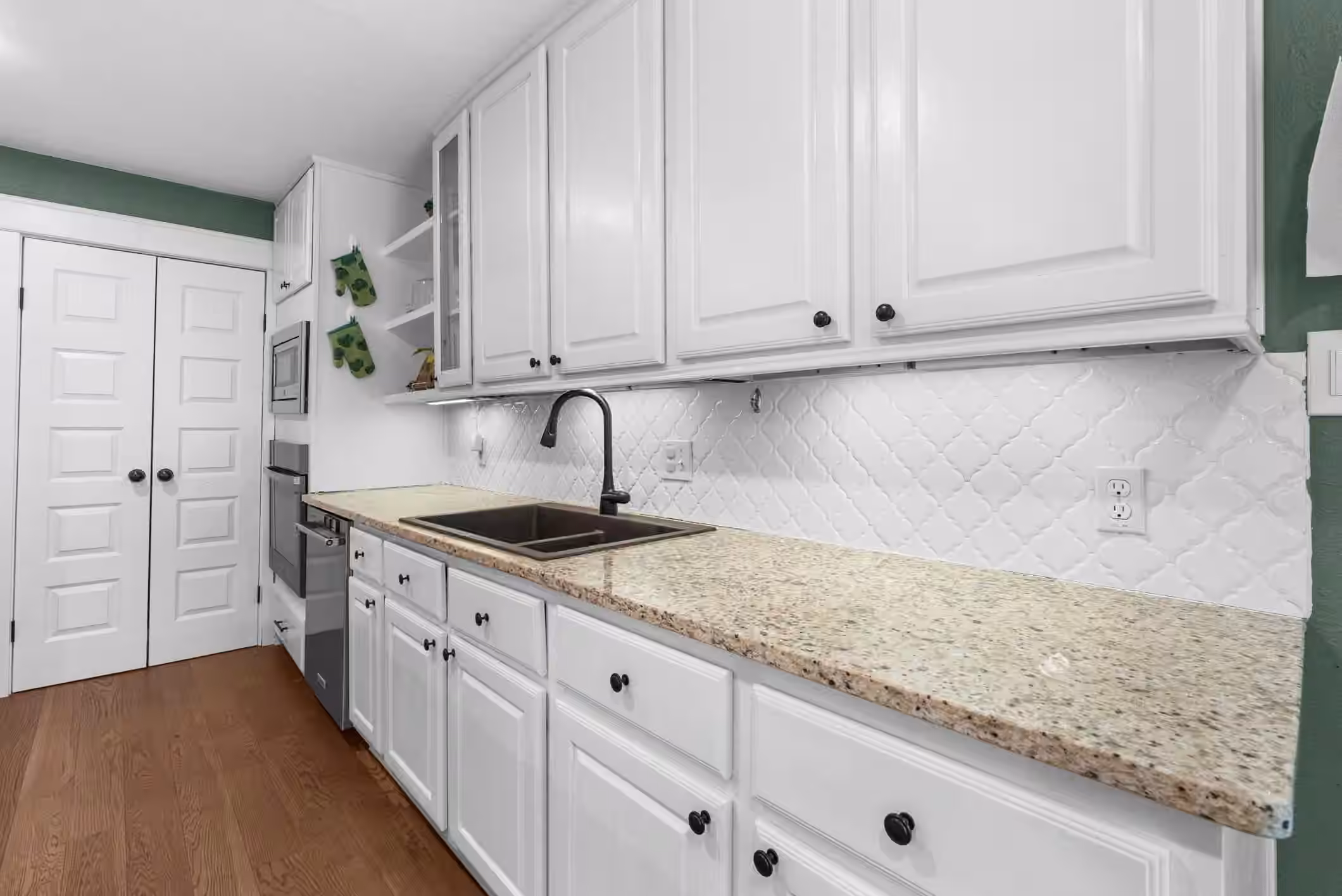 Photo 2 of 4825 Kingfisher Drive, Houston, TX