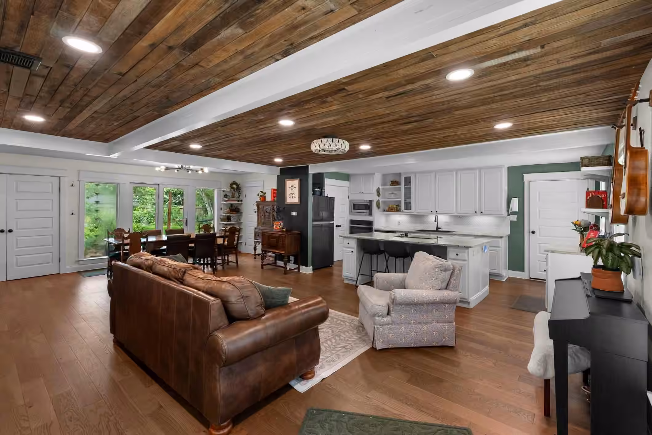 Photo 4 of 4825 Kingfisher Drive, Houston, TX