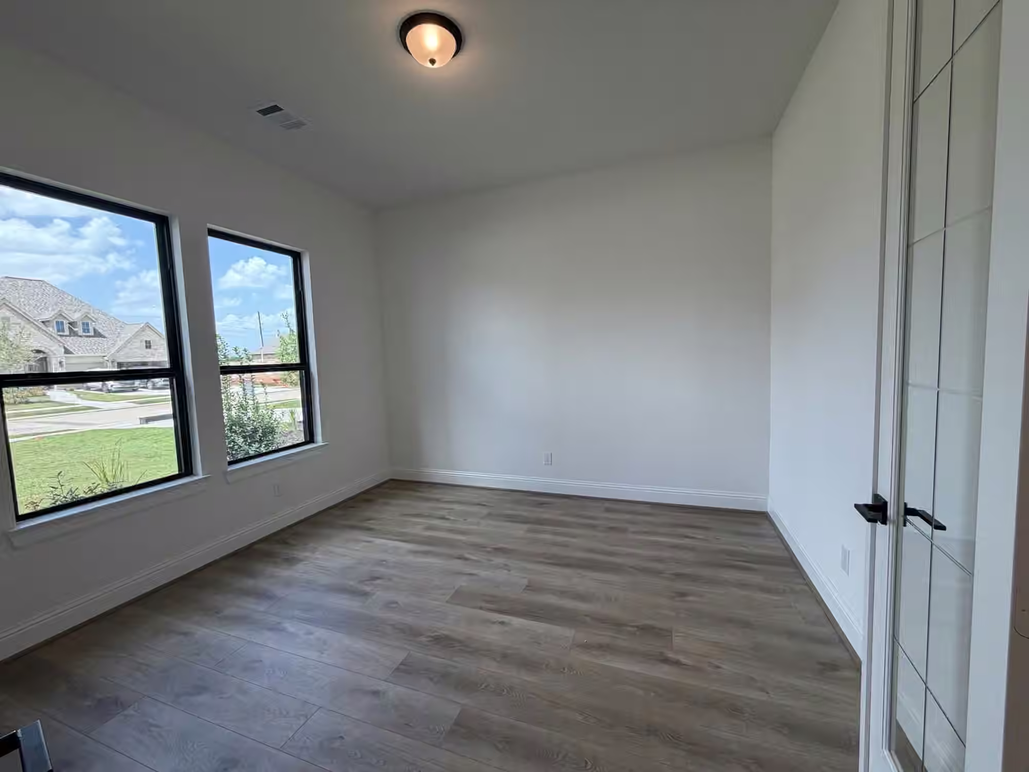 Photo 3 of 5206 Deer Valley Court, Manvel, TX